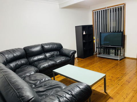 Spacious Townhouse In Wollongong - Grafton Accommodation 1