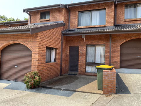 Spacious Townhouse In Wollongong - Grafton Accommodation 3