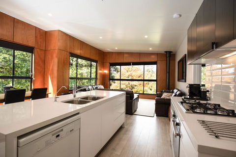 Springbrook25 Upper Apartment - Grafton Accommodation 2