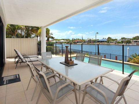 St Lucia 11 - 4 BDRM Canal Home With Pool - Grafton Accommodation 0