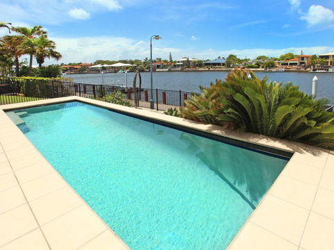 St Lucia 11 - 4 BDRM Canal Home With Pool - Grafton Accommodation 1