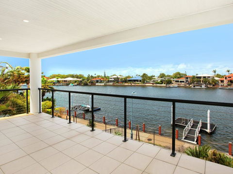 St Lucia 11 - 4 BDRM Canal Home With Pool - Grafton Accommodation 3