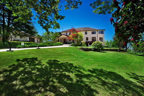St Raphael - Grafton Accommodation 0