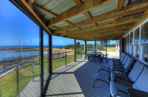 Stanley View Beach House - Grafton Accommodation 2