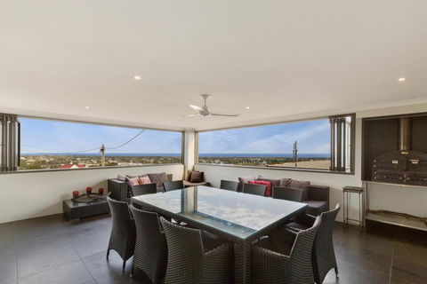 Stillwaters - Panoramic View Of Lakes Entrance - Grafton Accommodation 2