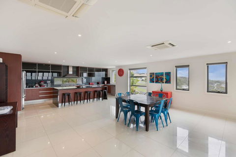 Stillwaters - Panoramic View Of Lakes Entrance - Grafton Accommodation 1