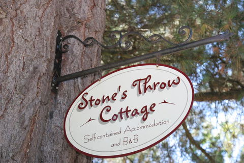 Stone's Throw Cottage Bed And Breakfast - Grafton Accommodation 1