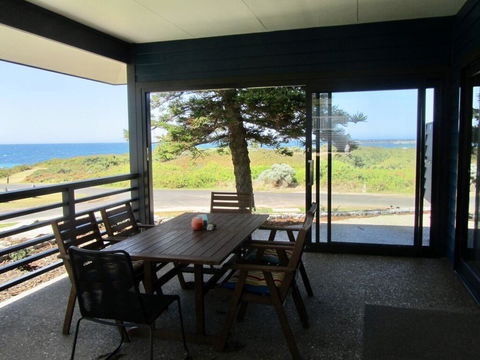 Storm Bay Cottage - Grafton Accommodation 2