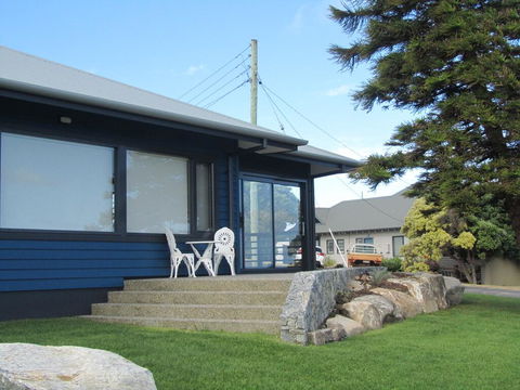 Storm Bay Cottage - Grafton Accommodation 1