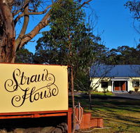 Straw House B and B - Grafton Accommodation