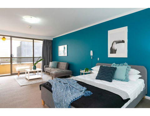 Striking And Super Convenient Studio With Balcony - Grafton Accommodation 0