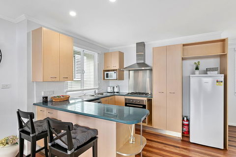 Stunning Family Escape On The Point With Bay Views - Grafton Accommodation 1