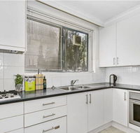 Stunning Hidden Gem in the Heart of St. Kilda 2 Bed 1 Bath Free WiFi Carpark  Netflix - Grafton Accommodation