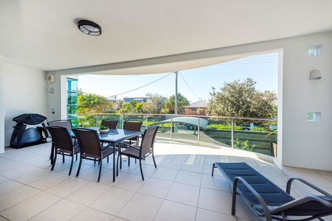 Stylish Beach Side Apartment - Unit 5 - 33 Lorikeet Drive - Grafton Accommodation 1
