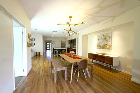 Stylish Luxe House For Big Group Near Shopping Center - Grafton Accommodation 0