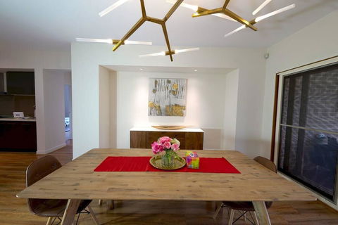 Stylish Luxe House For Big Group Near Shopping Center - Grafton Accommodation 2