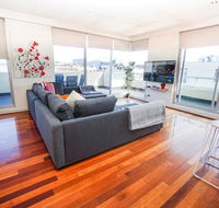 Stylish Modern 3BD Retreat at an Amazing Location - Grafton Accommodation