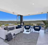 Stylish Penthouse with Views  Jacuzzi - Grafton Accommodation