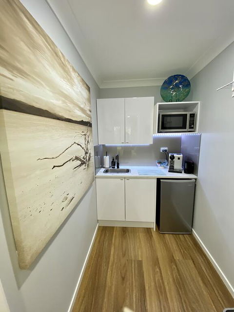 STYLISH UNIT - CLOSE TO DREAMWORLD - Grafton Accommodation 3