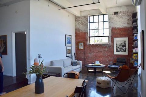 Stylish Warehouse Conversion In The Heart Of Fitzroy - Grafton Accommodation 0