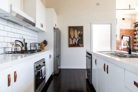 Stylish Warehouse Conversion In The Heart Of Fitzroy - Grafton Accommodation 2
