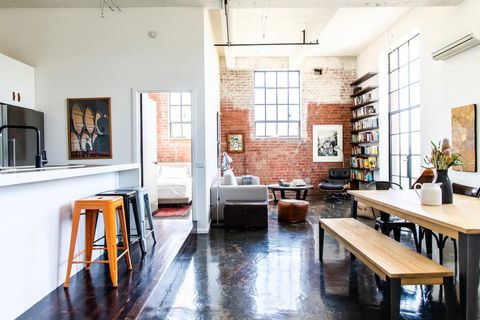 Stylish Warehouse Conversion In The Heart Of Fitzroy - Grafton Accommodation 1