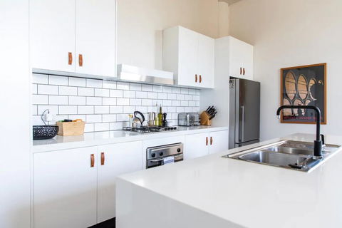Stylish Warehouse Conversion In The Heart Of Fitzroy - Grafton Accommodation 3