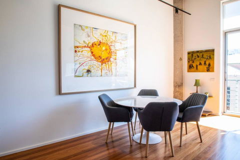 Stylish Warehouse Convert 2 Bedroom Apartment - Grafton Accommodation 2