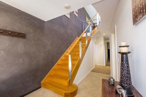STYLISH, SUN-DRENCHED AND SOPHISTICATED - Grafton Accommodation 1