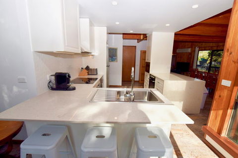 Sublime Cedar Lodge Leura - Grafton Accommodation 2