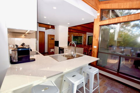 Sublime Cedar Lodge Leura - Grafton Accommodation 3