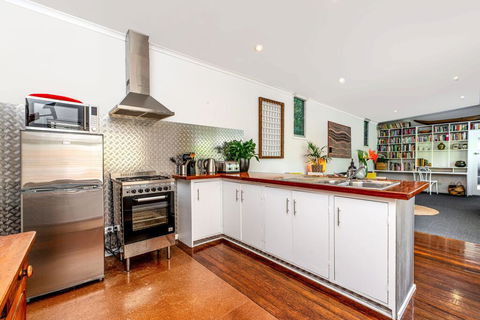 SUNSET BEACH SHACK On SURF - Grafton Accommodation 3
