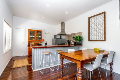 SUNSET BEACH SHACK On SURF - Grafton Accommodation 2