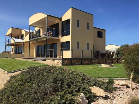 Sunset Cove Beach House - Grafton Accommodation 0