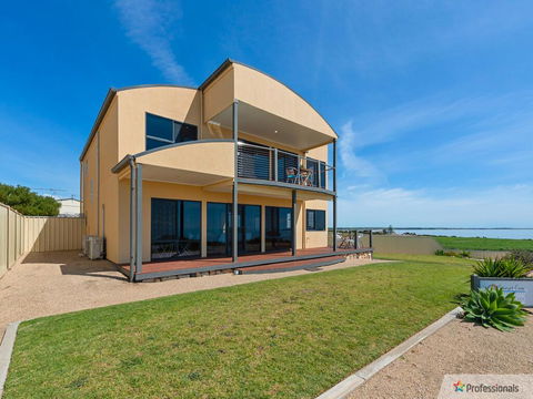 Sunset Cove Beach House - Grafton Accommodation 0