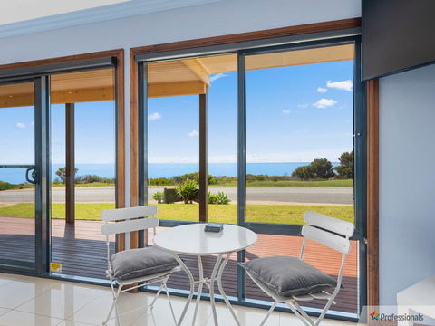Sunset Cove Beach House - Grafton Accommodation 3
