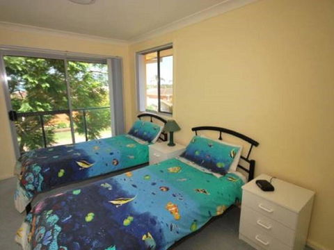 Sunset Place' 1/29 Sunset Boulevard- Gorgeous Townhouse So Close To The Water - Grafton Accommodation 3