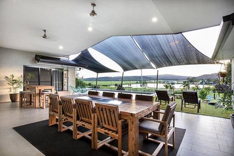 Sunset Retreat Airlie Beach Rural Getaway - Grafton Accommodation 3