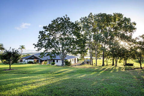 Sunset Retreat Airlie Beach Rural Getaway - Grafton Accommodation 1