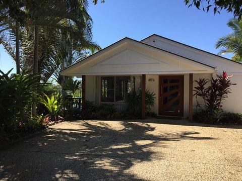 Sunshine Coast Tropical Getaway - Grafton Accommodation 2