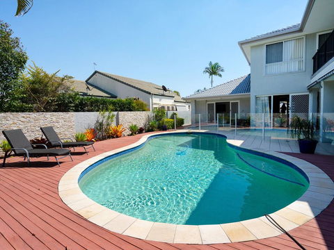 Super Sized Family Retreat With A Pool - Grafton Accommodation 0
