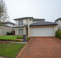 Superb Luxe 5BR housePoint Cook near lake - Grafton Accommodation