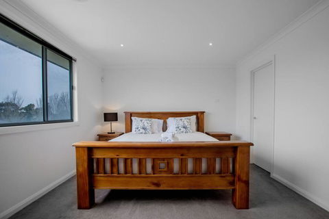Superb Luxe 5BR House@Point Cook Near Lake - Grafton Accommodation 1