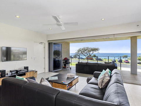 Surf 101 On Cabarita Beach - Grafton Accommodation 0