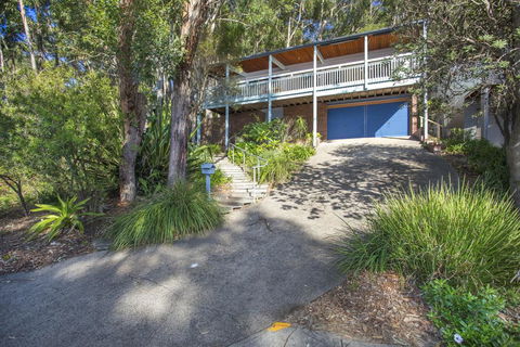 Surfers Ave 17 Narrawallee - Grafton Accommodation 1