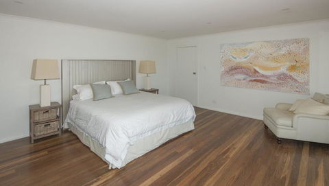 Surfers Ave Retreat Narrawallee - Grafton Accommodation 1