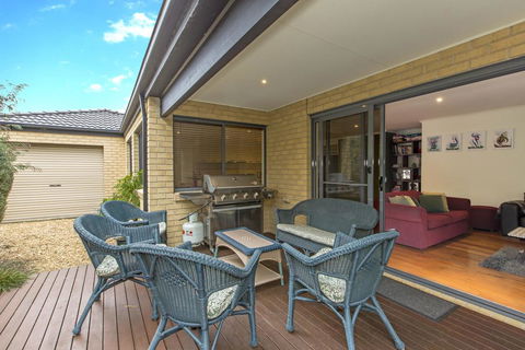 SURFSIDE GETAWAY IN PICTURESQUE INVERLOCH - Grafton Accommodation 3