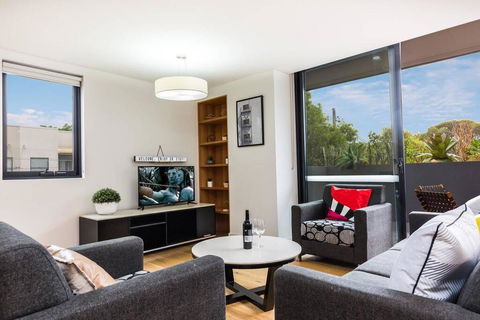 Sydney Townhouse With Parking And Deck - Grafton Accommodation 2