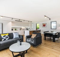 Sydney Townhouse with Parking and Deck - Grafton Accommodation