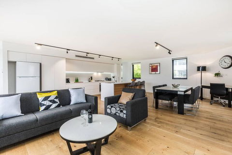 Sydney Townhouse With Parking And Deck - Grafton Accommodation 0